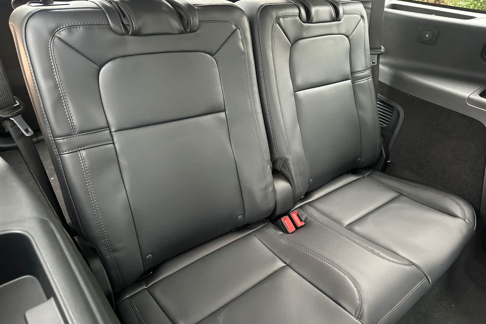 Thumbnail: 2026 Lincoln Aviator - 16