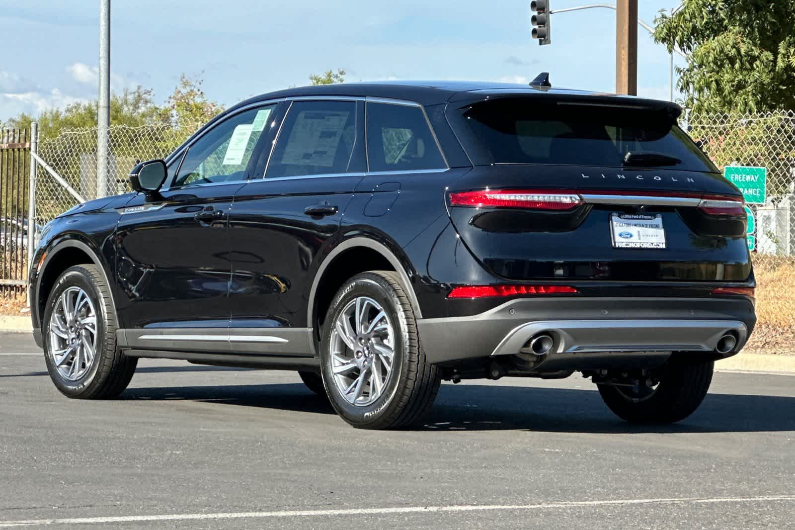 Thumbnail: 2025 Lincoln Corsair - 6