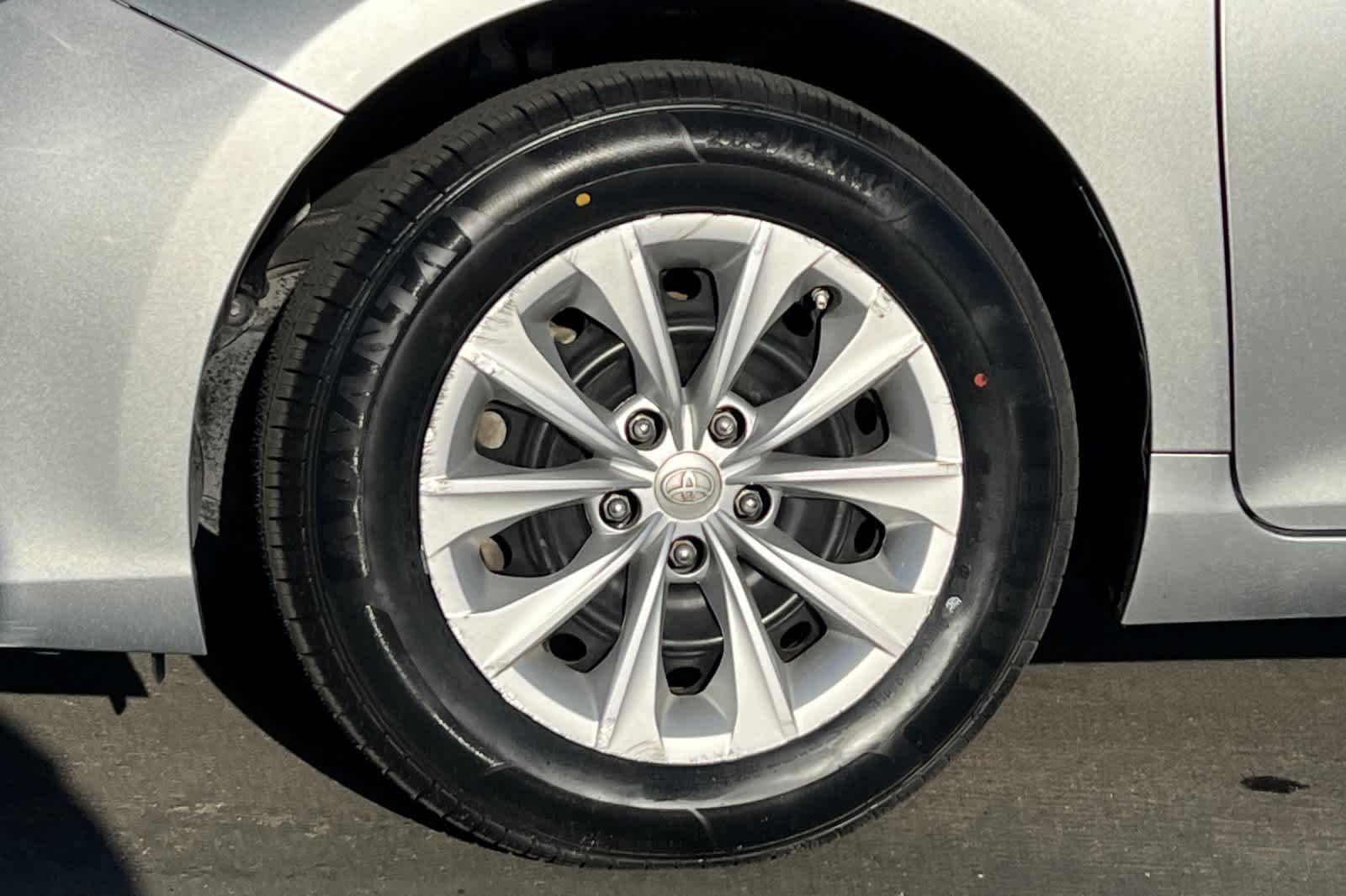 Thumbnail: 2017 Toyota Camry - 24