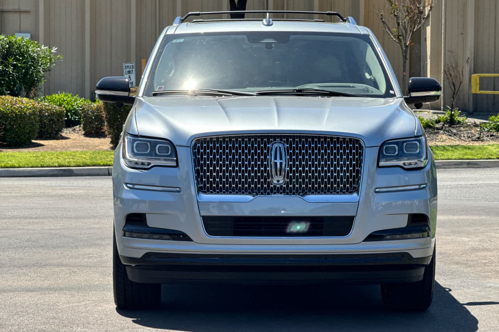 Thumbnail: 2024 Lincoln Navigator L - 11