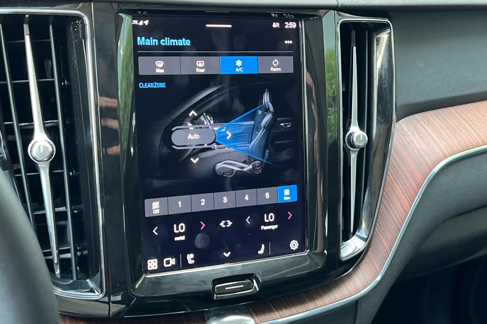 Thumbnail: 2023 Volvo XC60 - 22