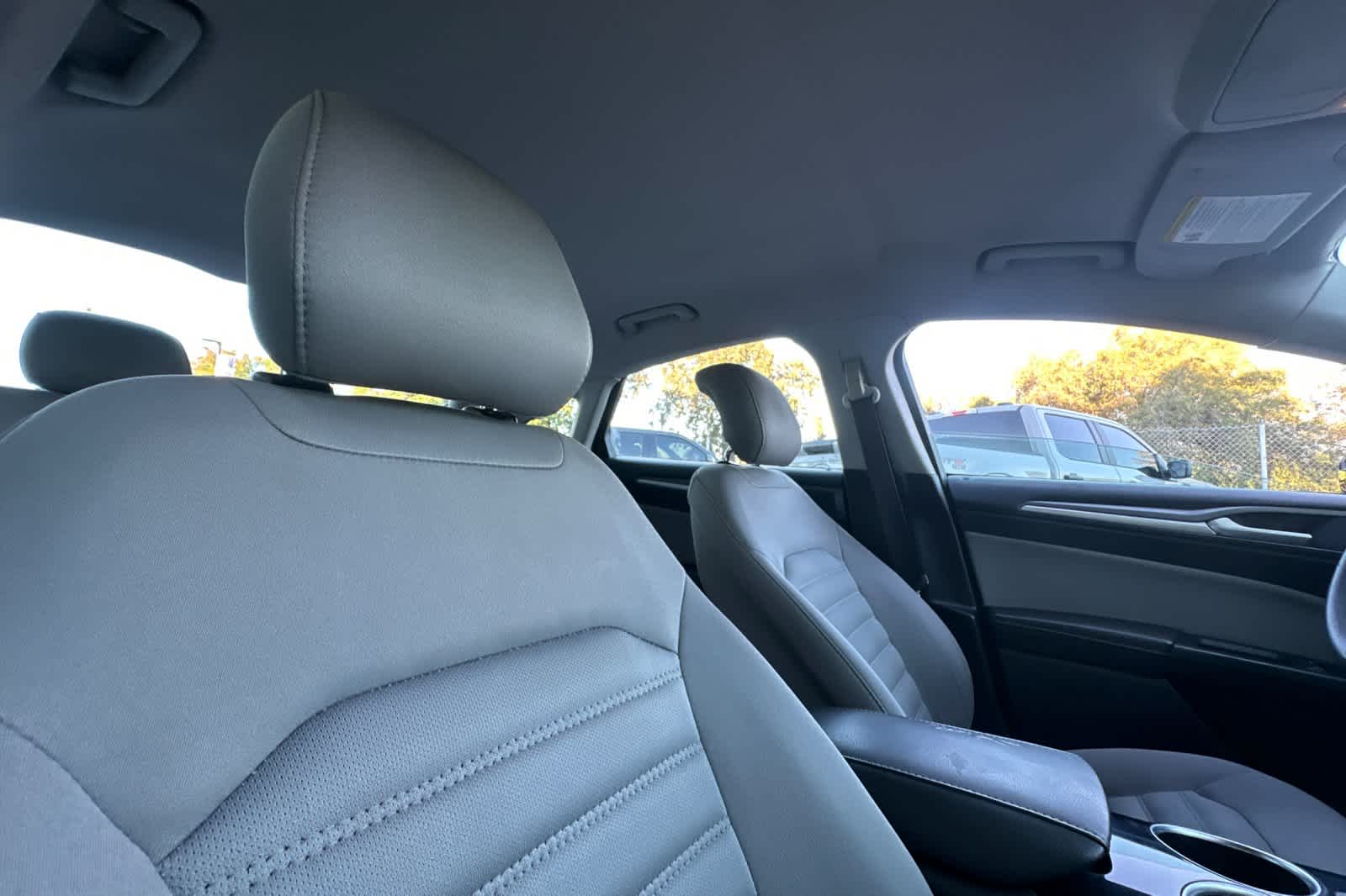 Thumbnail: 2013 Ford Fusion - 16