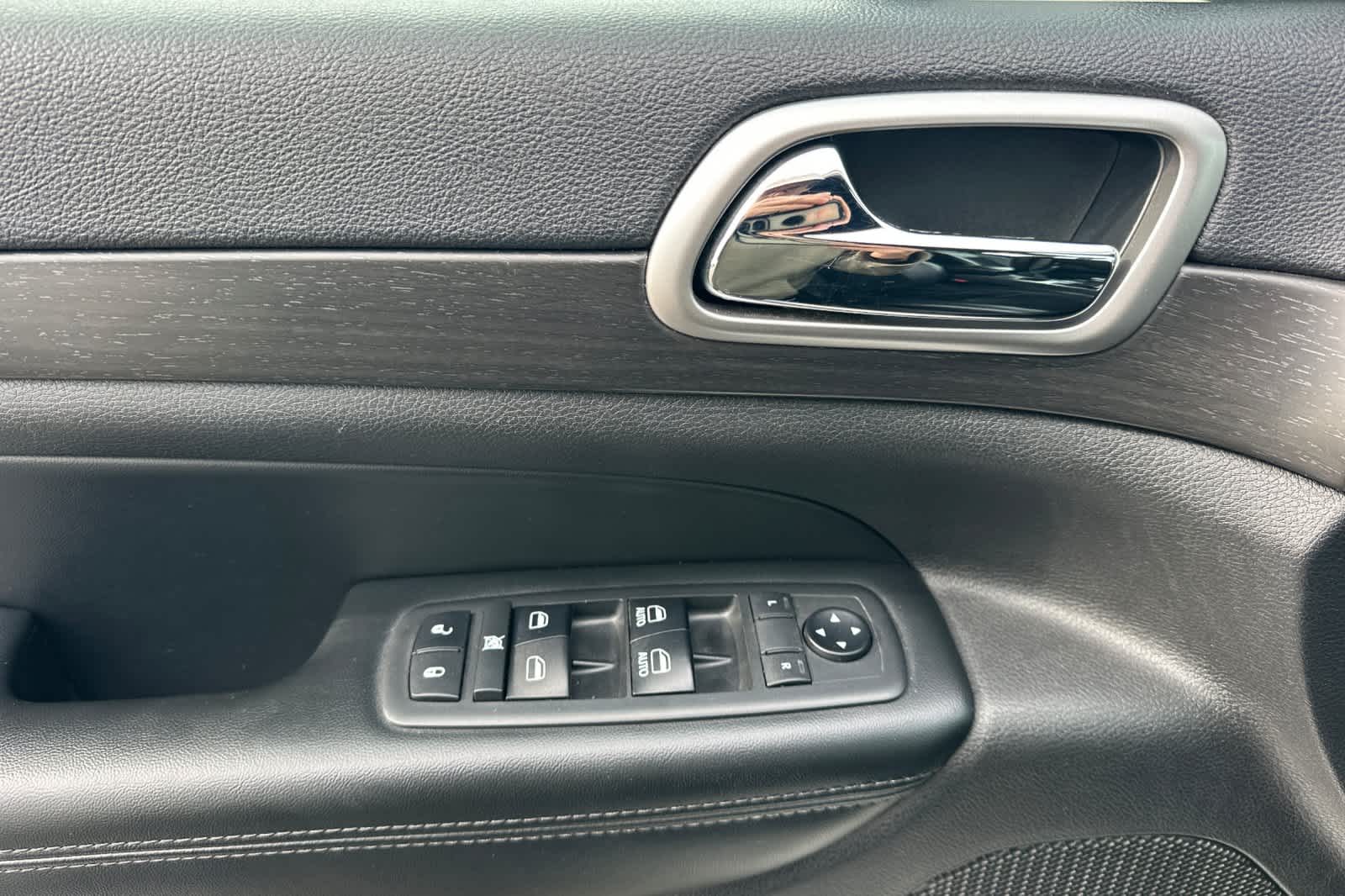 Thumbnail: 2018 Jeep Grand Cherokee - 12