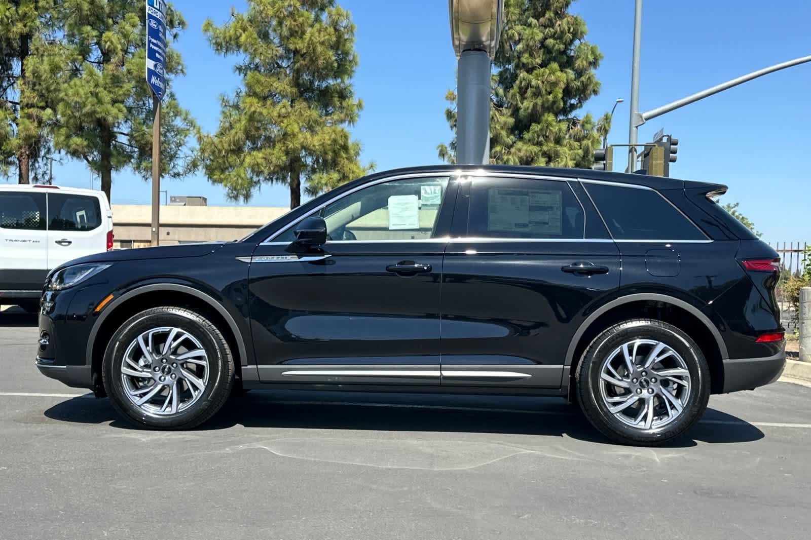 Thumbnail: 2025 Lincoln Corsair - 5