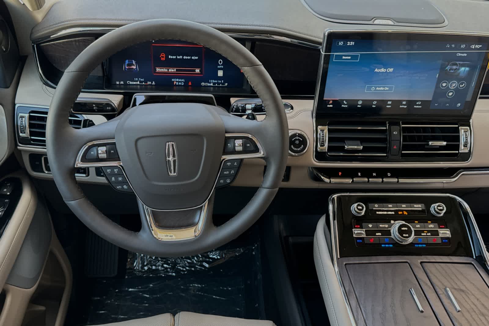 Thumbnail: 2024 Lincoln Navigator L - 15