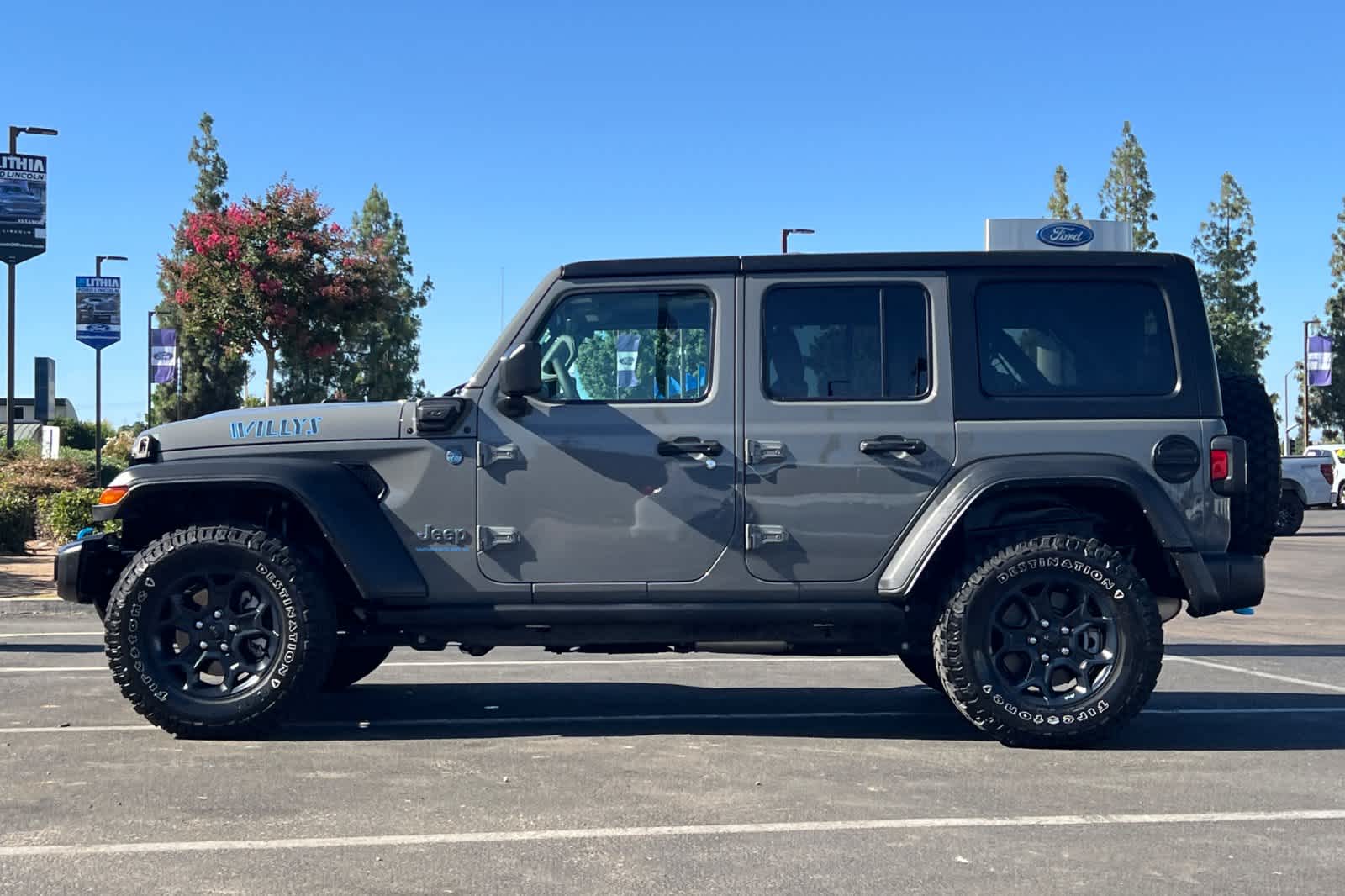 Thumbnail: 2023 Jeep Wrangler - 6