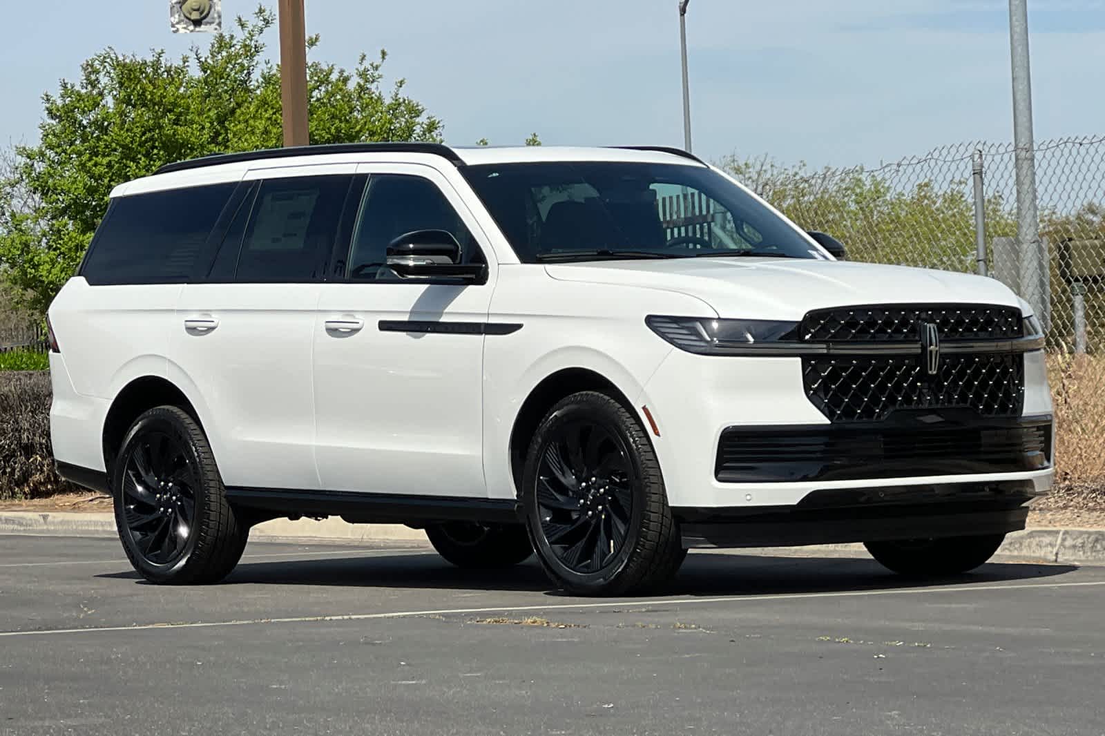 Thumbnail: 2026 Lincoln Navigator - 10