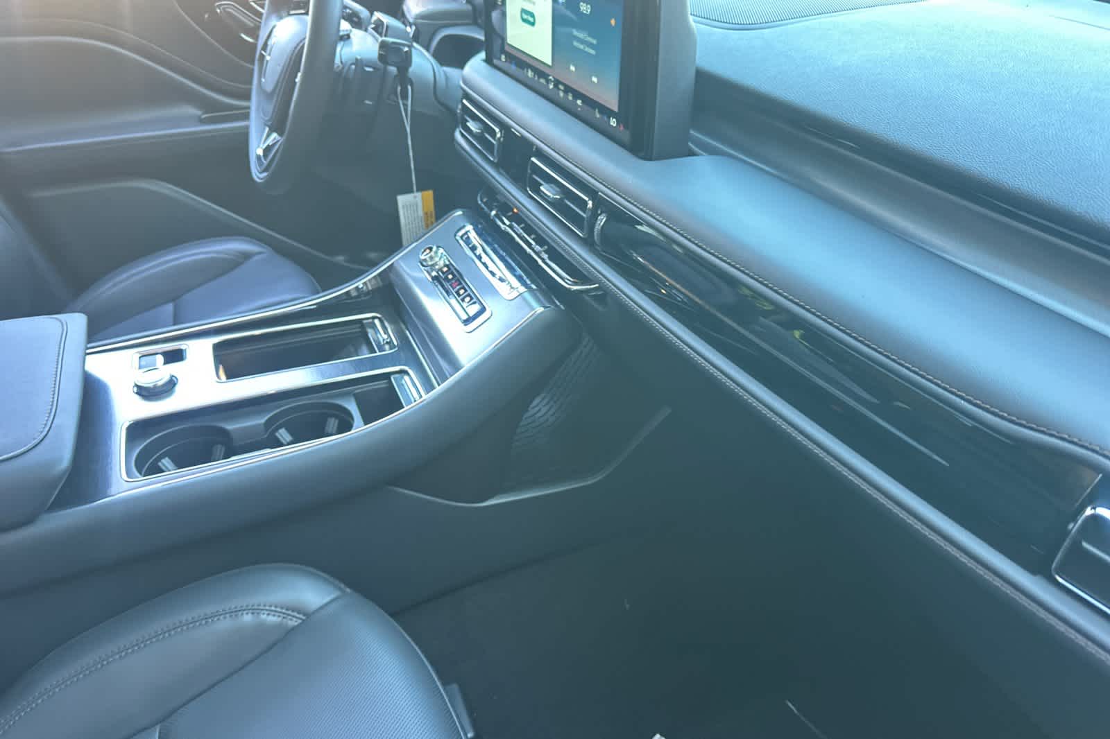 Thumbnail: 2026 Lincoln Aviator - 16