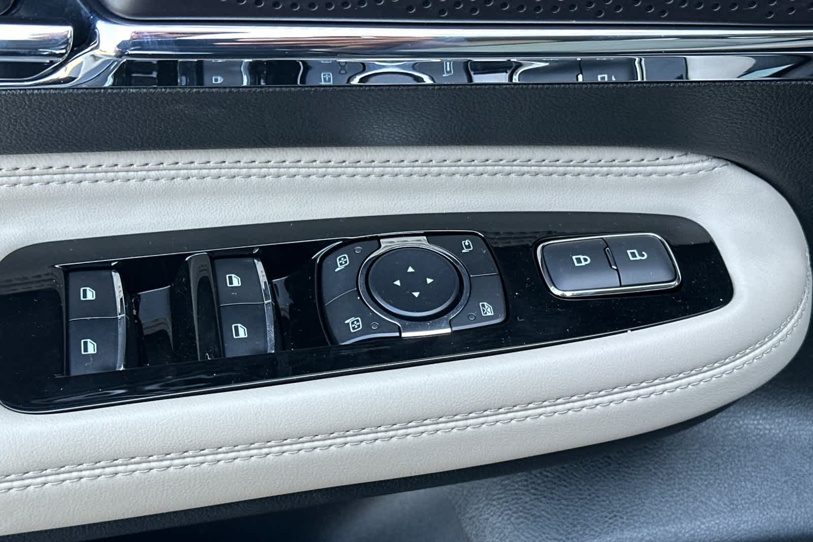 Thumbnail: 2025 Lincoln Corsair - 14