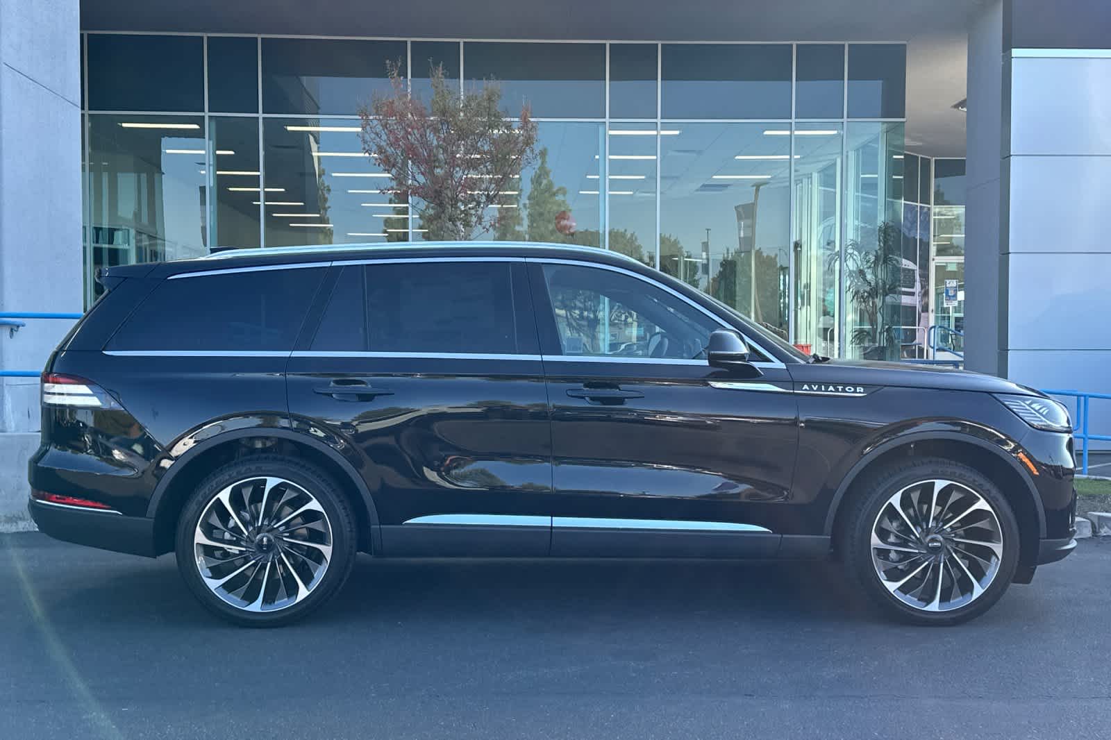 Thumbnail: 2025 Lincoln Aviator - 8