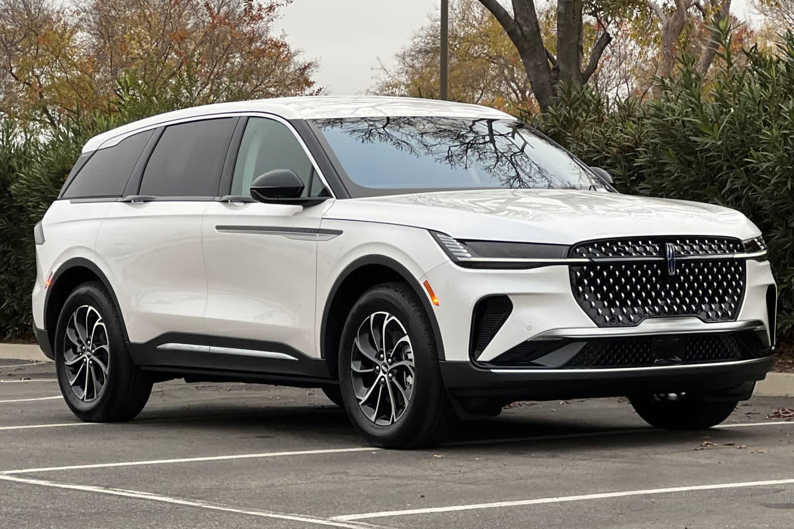Thumbnail: 2026 Lincoln Nautilus - 10