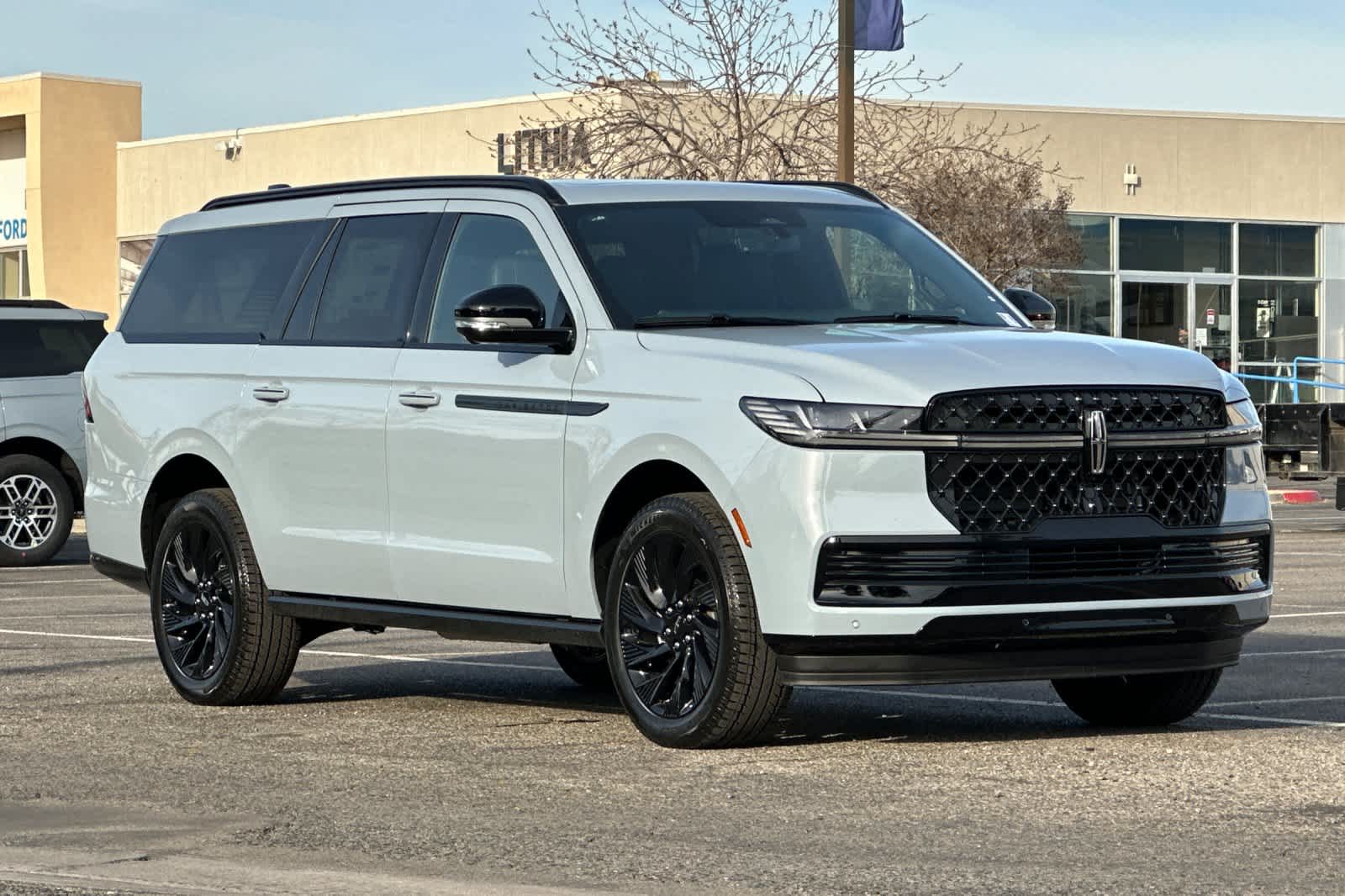 Thumbnail: 2026 Lincoln Navigator L - 10