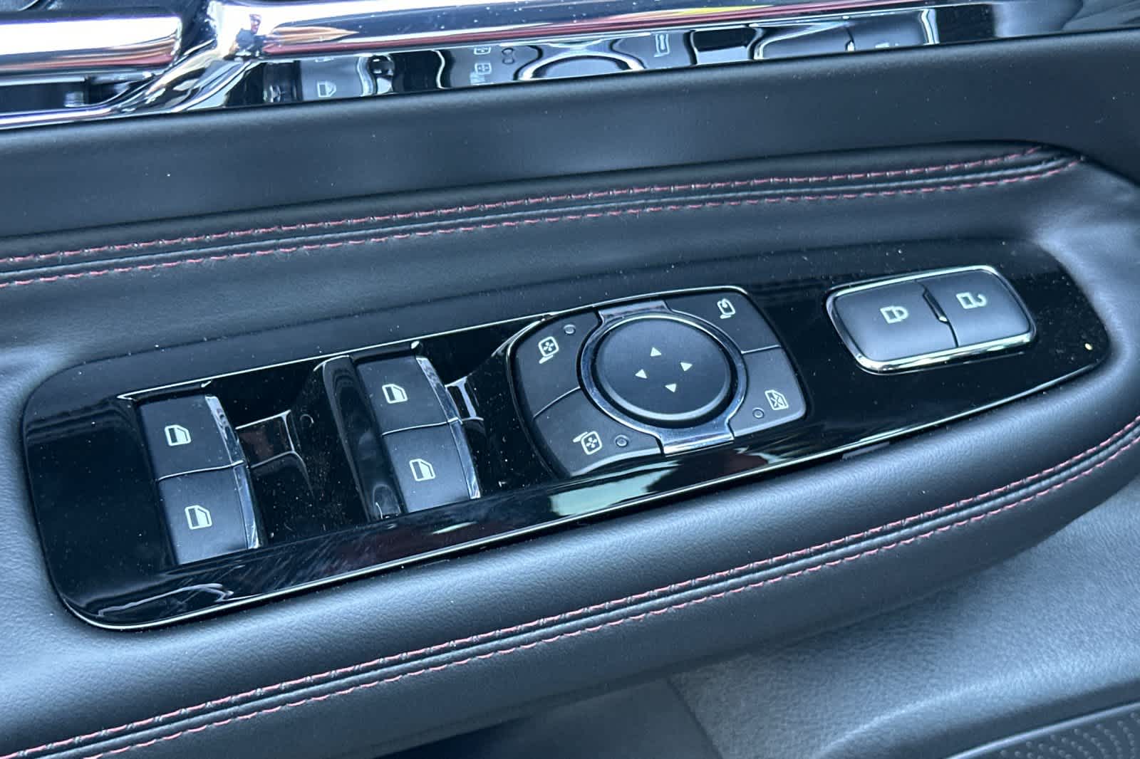 Thumbnail: 2025 Lincoln Corsair - 14