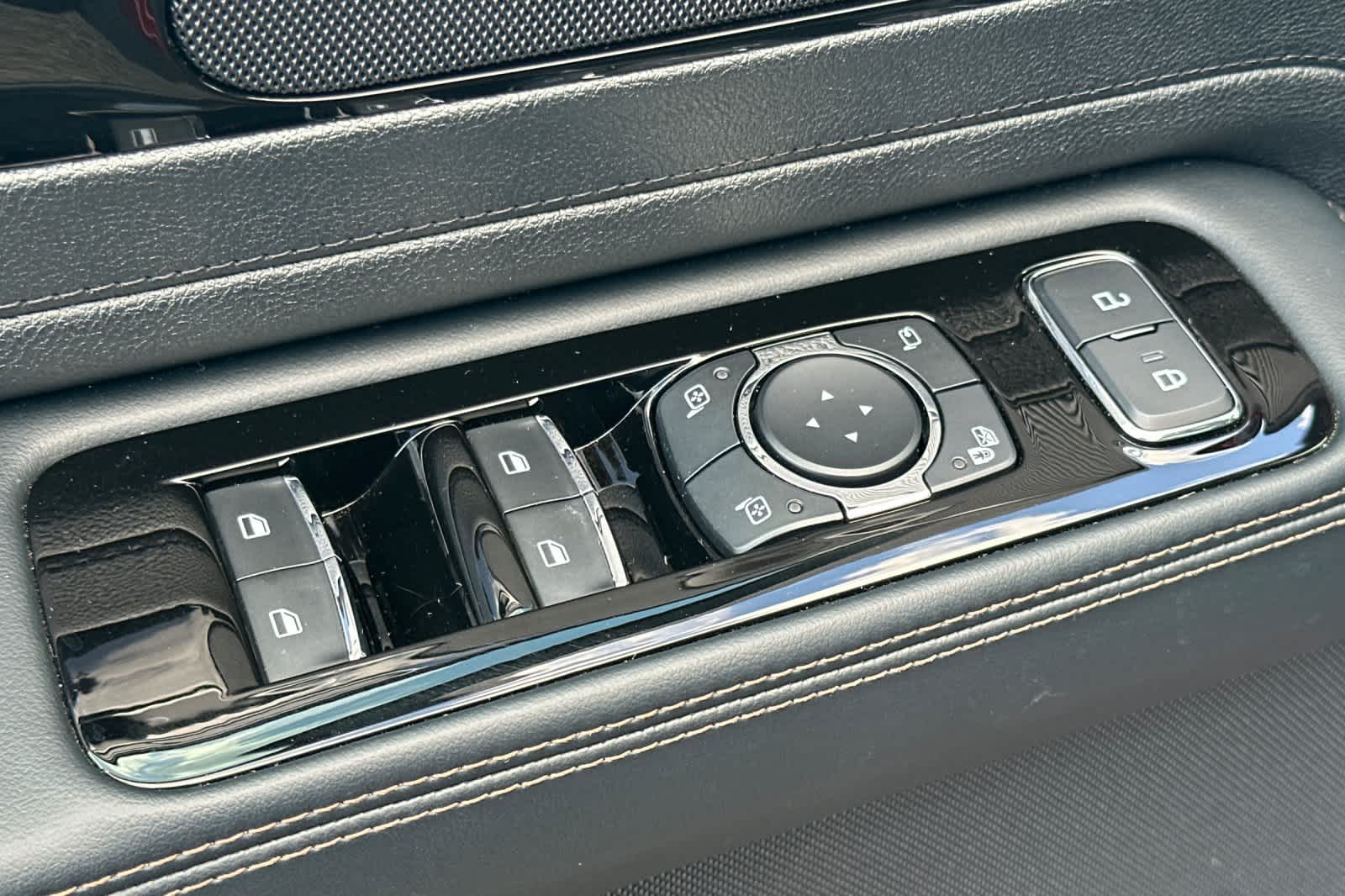 Thumbnail: 2026 Lincoln Aviator - 13