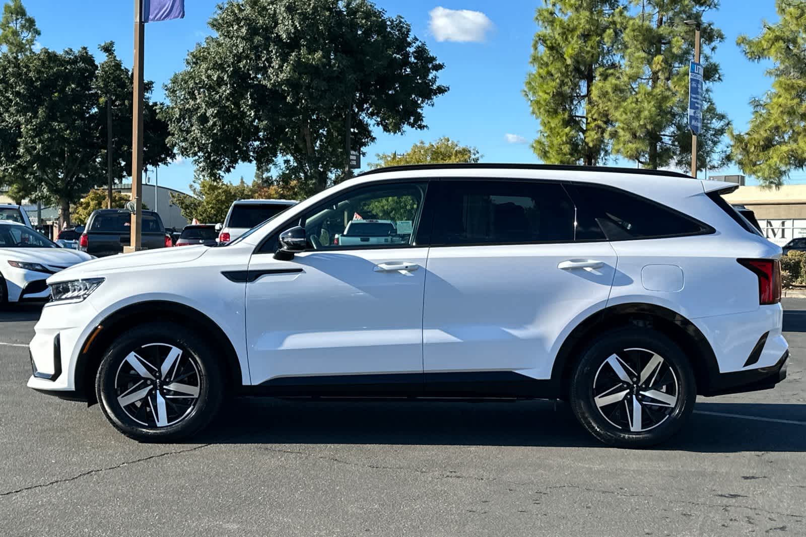 Thumbnail: 2023 Kia Sorento - 5