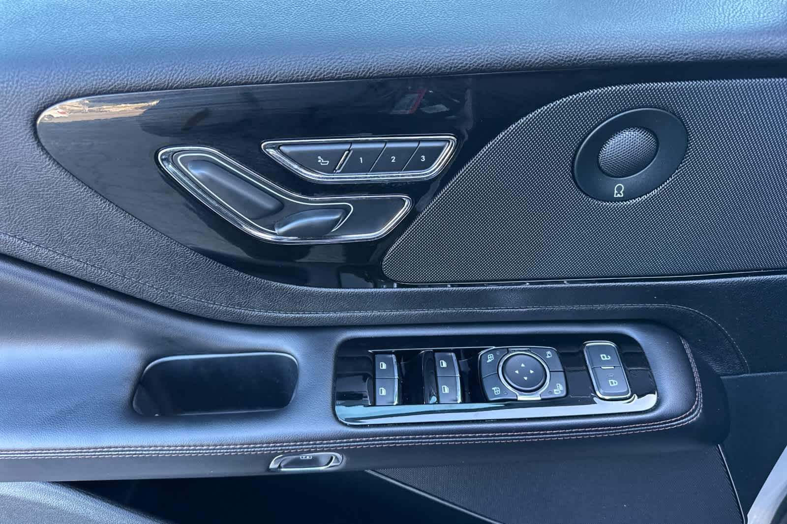 Thumbnail: 2023 Lincoln Aviator - 13