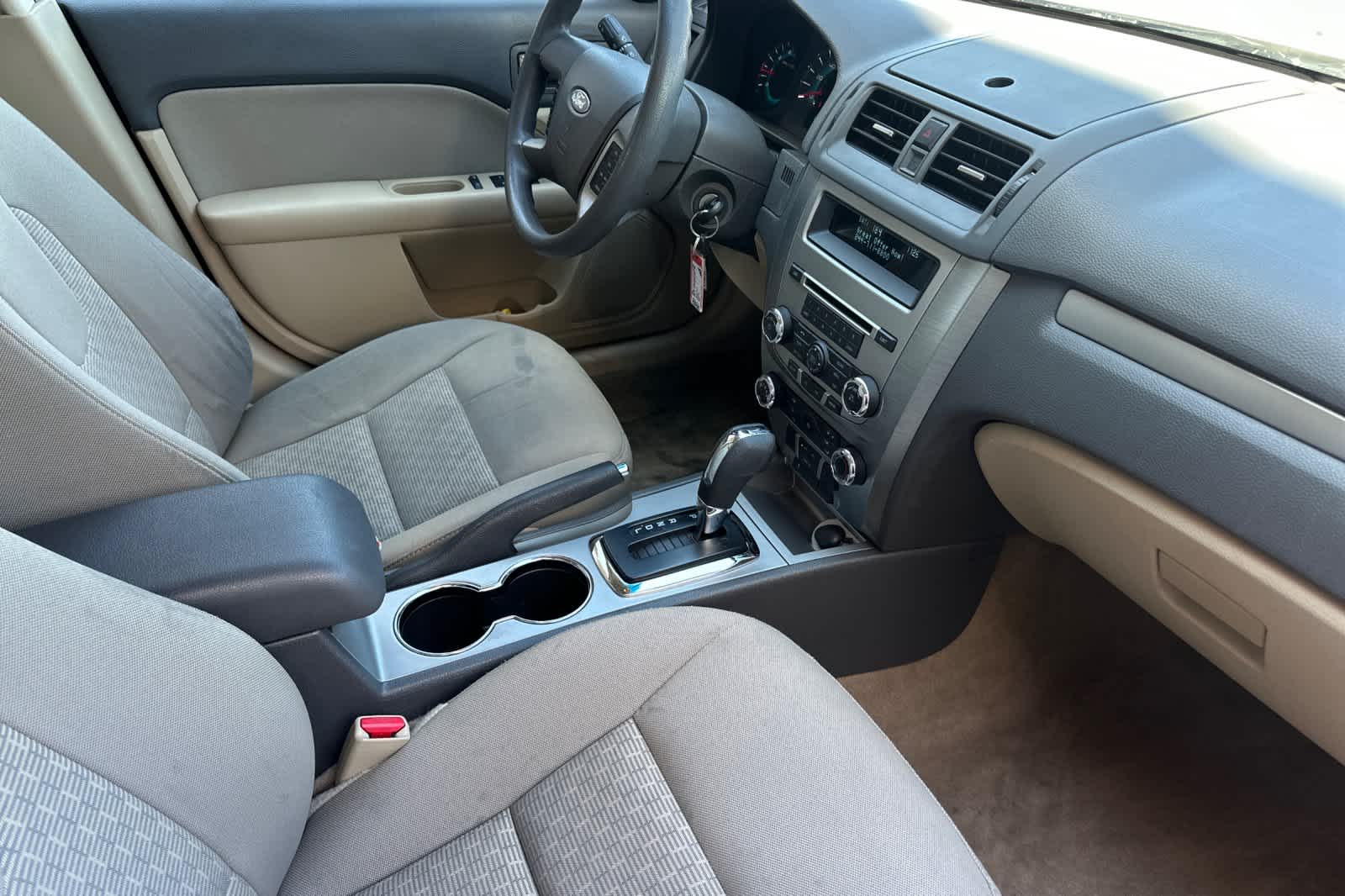 Thumbnail: 2010 Ford Fusion - 15