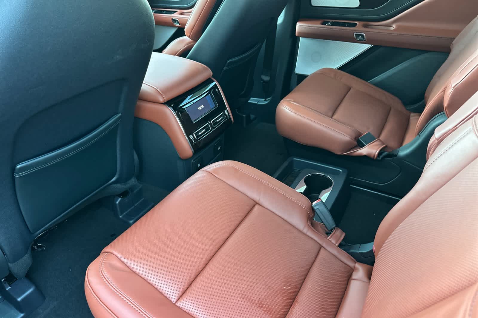 Thumbnail: 2026 Lincoln Aviator - 4