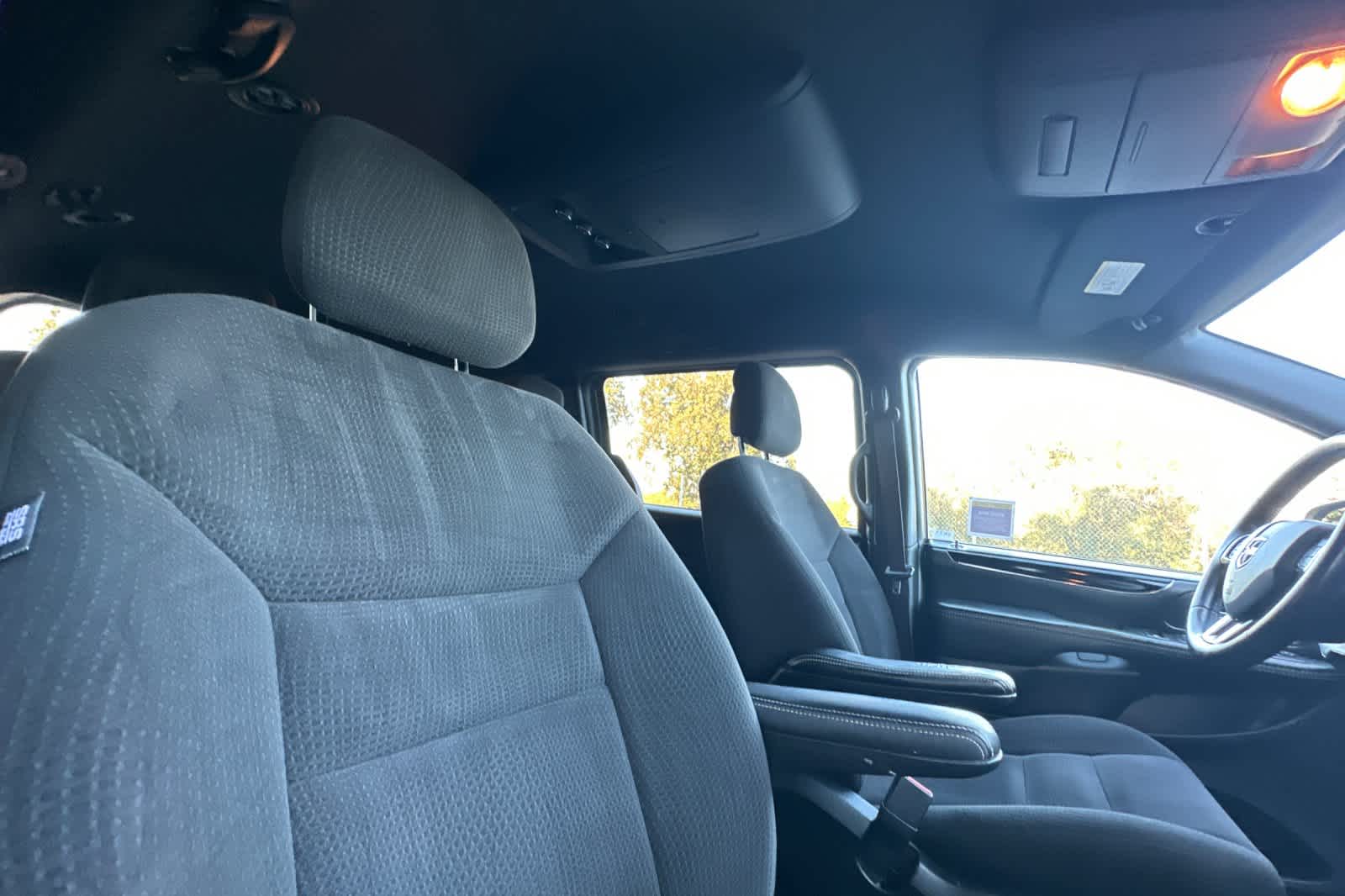 Thumbnail: 2017 Dodge Grand Caravan - 18