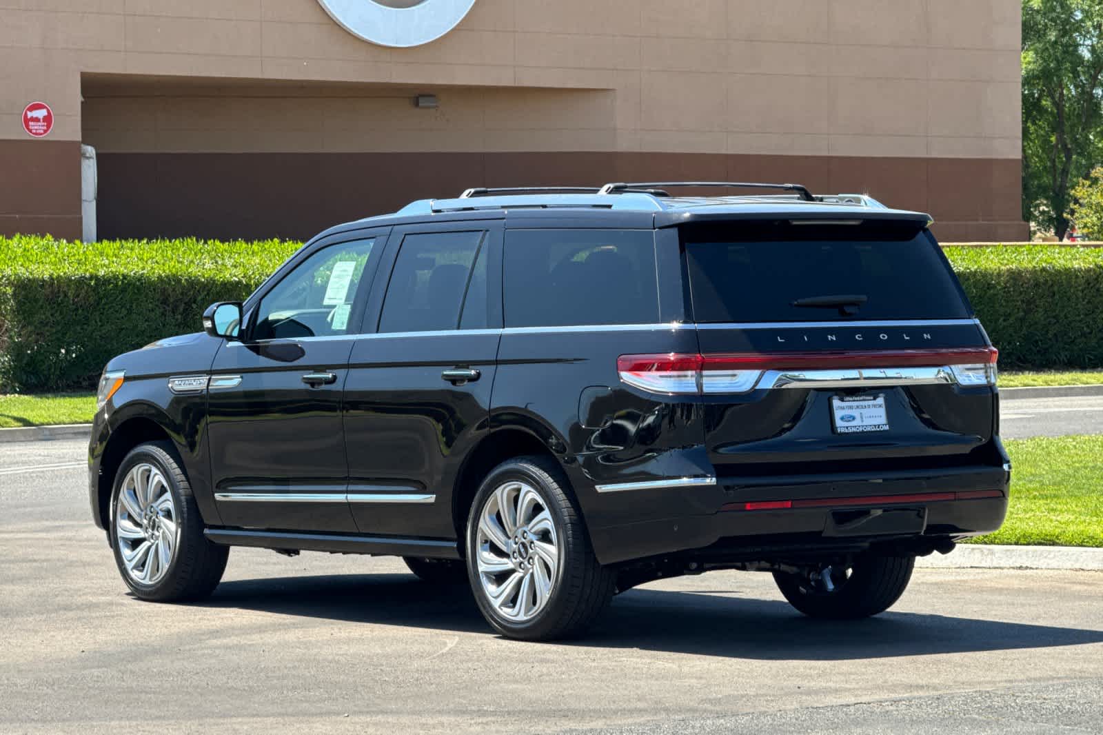 Thumbnail: 2024 Lincoln Navigator - 6