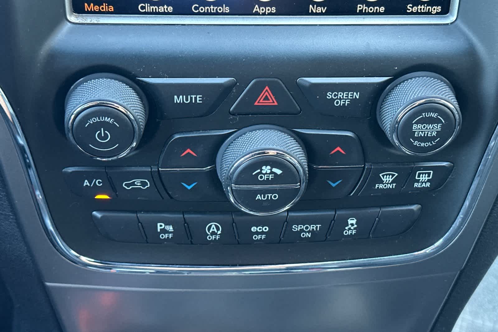 Thumbnail: 2018 Jeep Grand Cherokee - 21