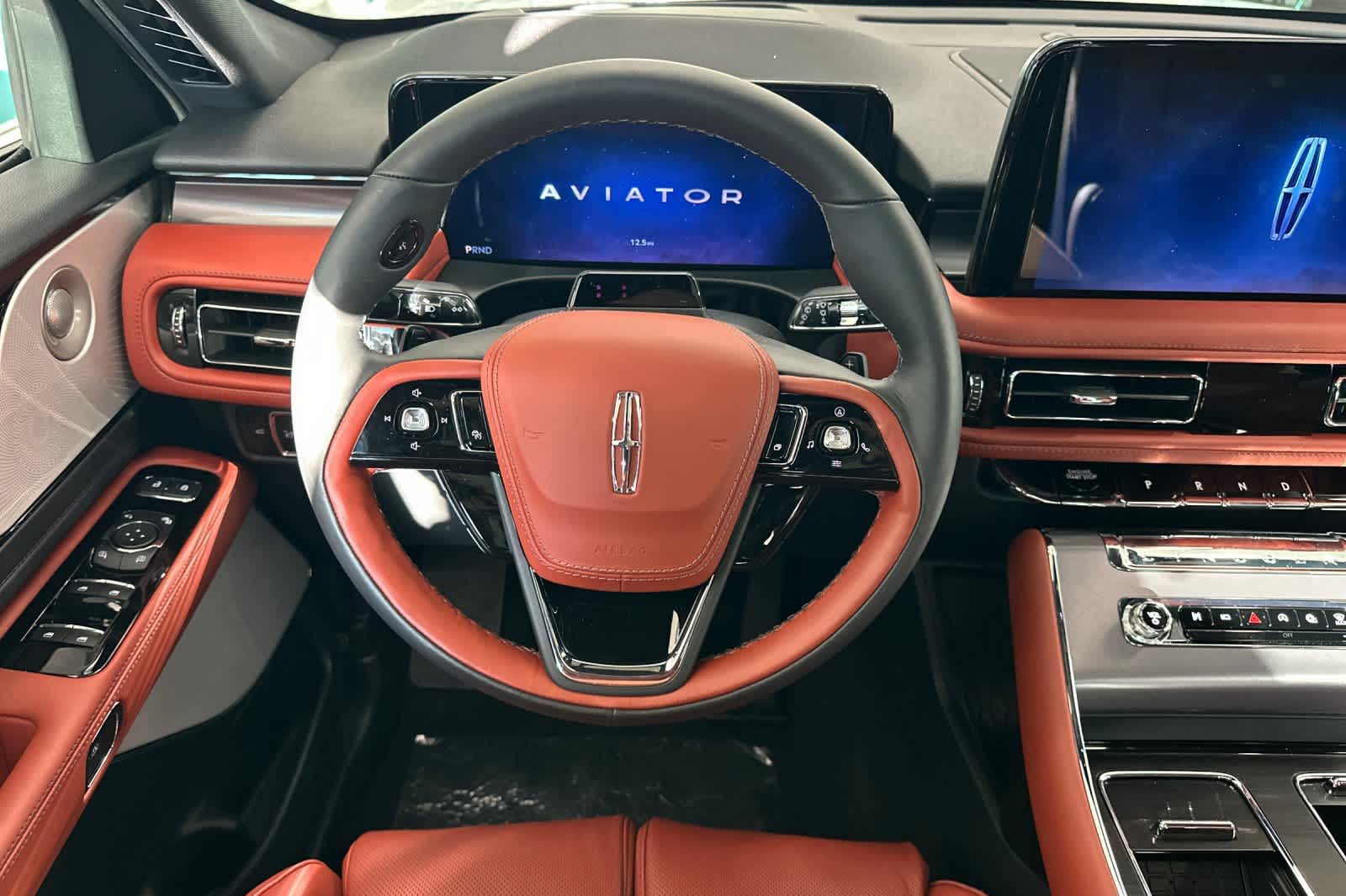 Thumbnail: 2026 Lincoln Aviator - 15