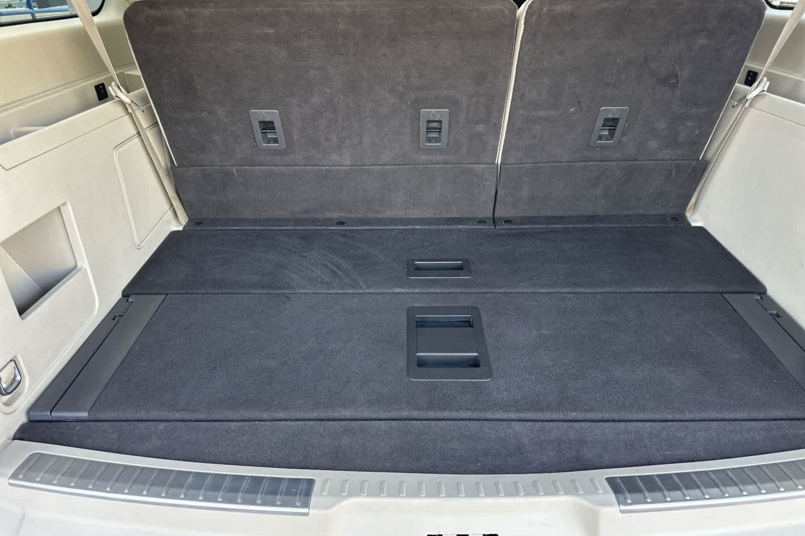 Thumbnail: 2019 Lincoln Navigator L - 16