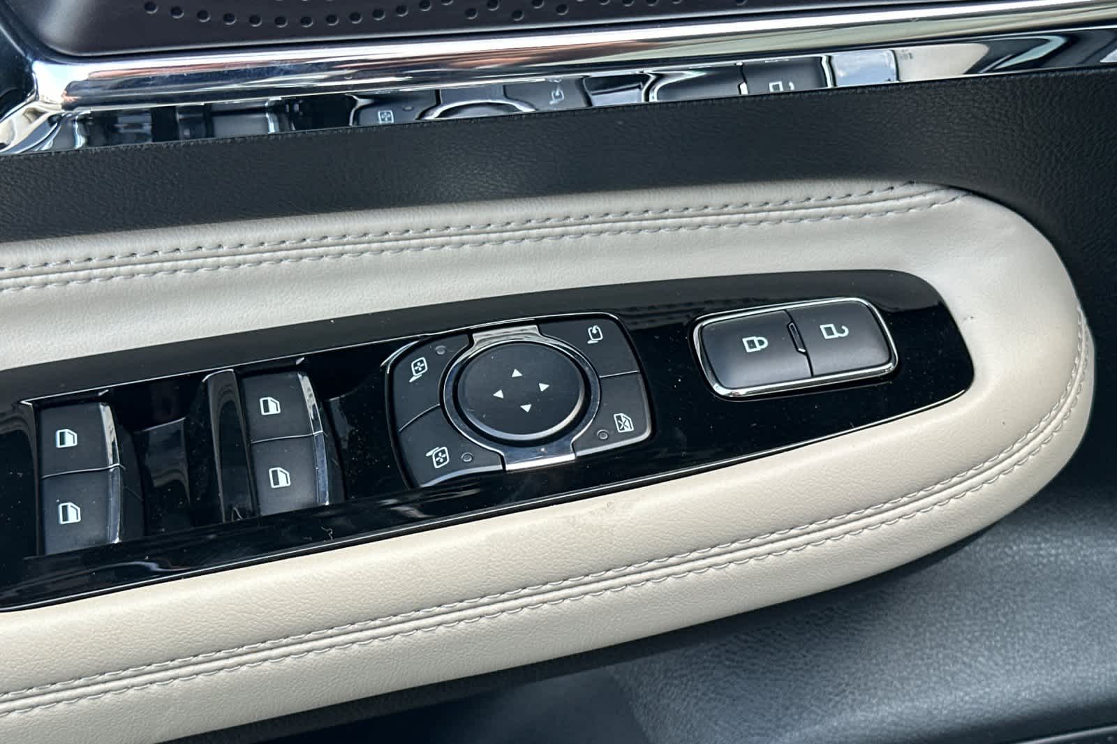 Thumbnail: 2025 Lincoln Corsair - 14