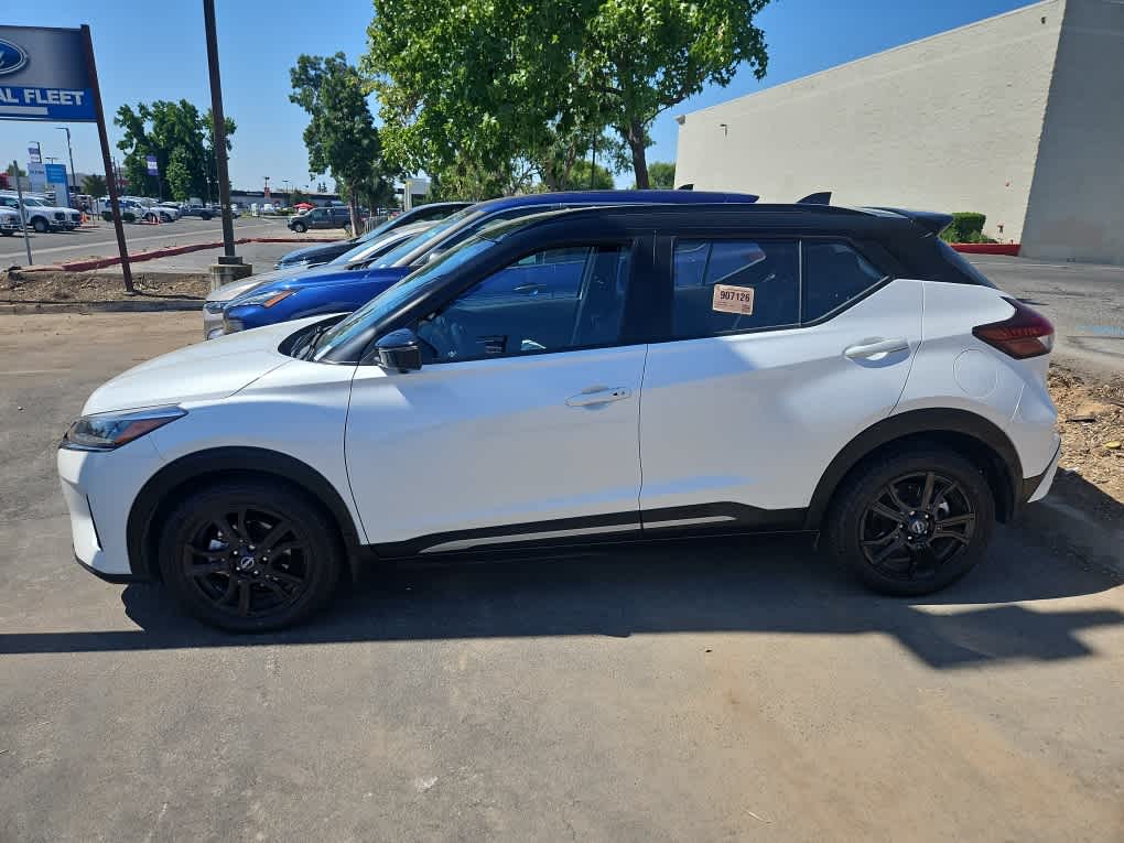 Thumbnail: 2023 Nissan Kicks - 4