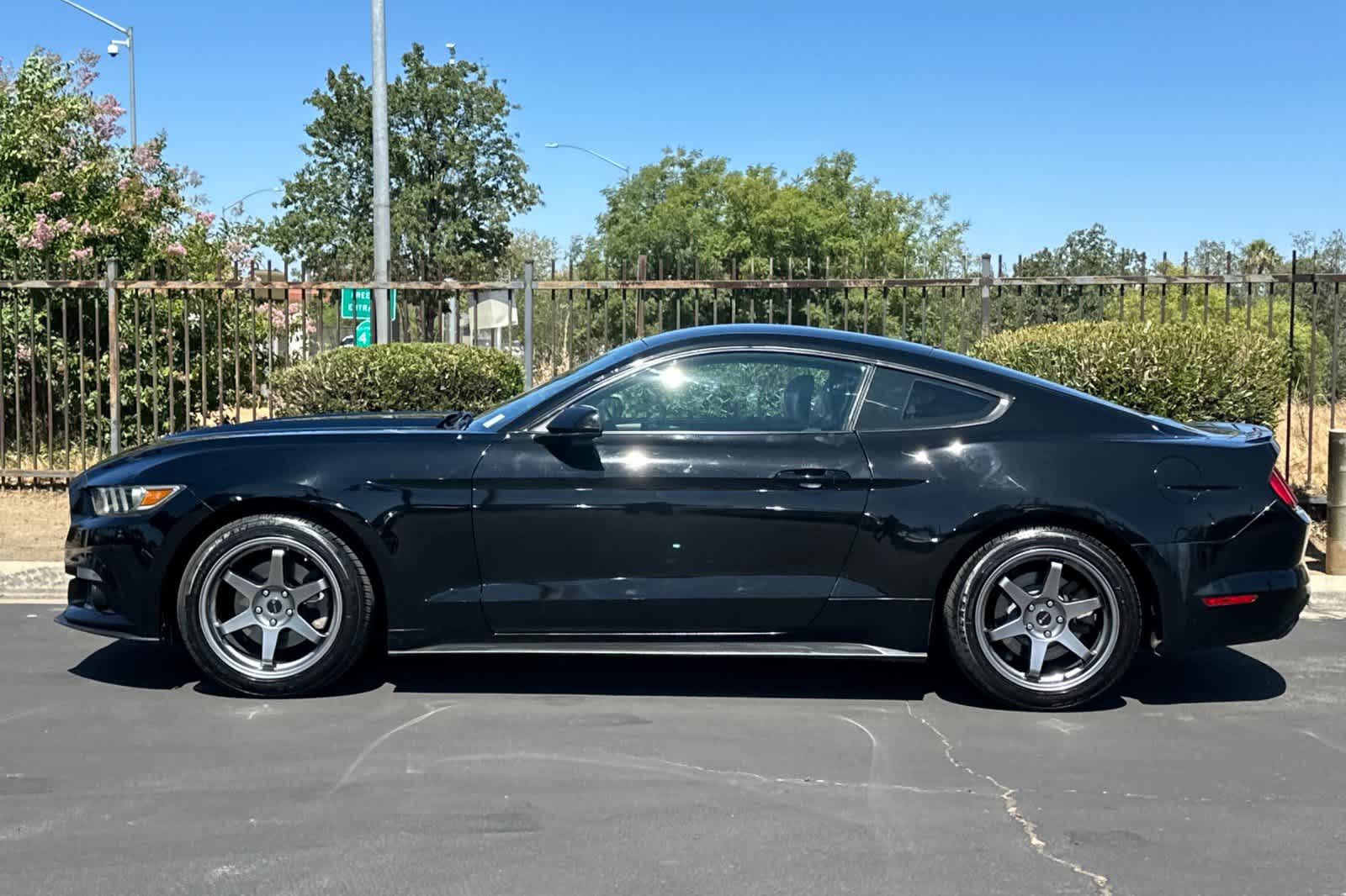 Thumbnail: 2015 Ford Mustang - 5