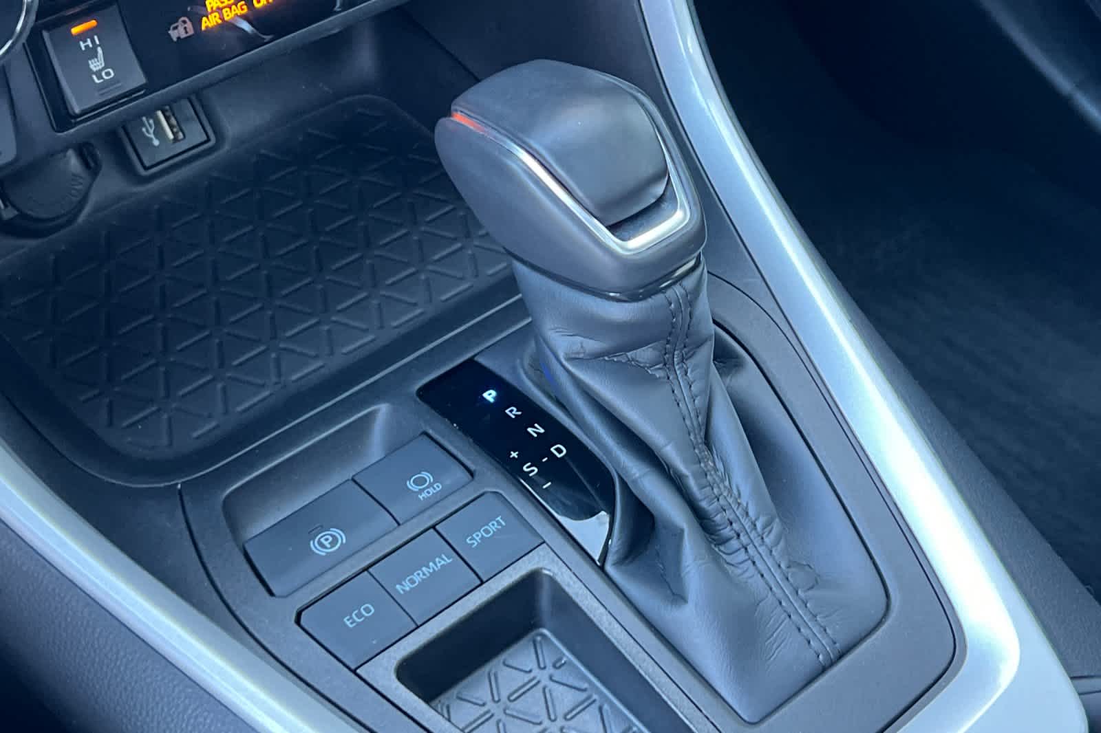 Thumbnail: 2023 Toyota RAV4 - 21