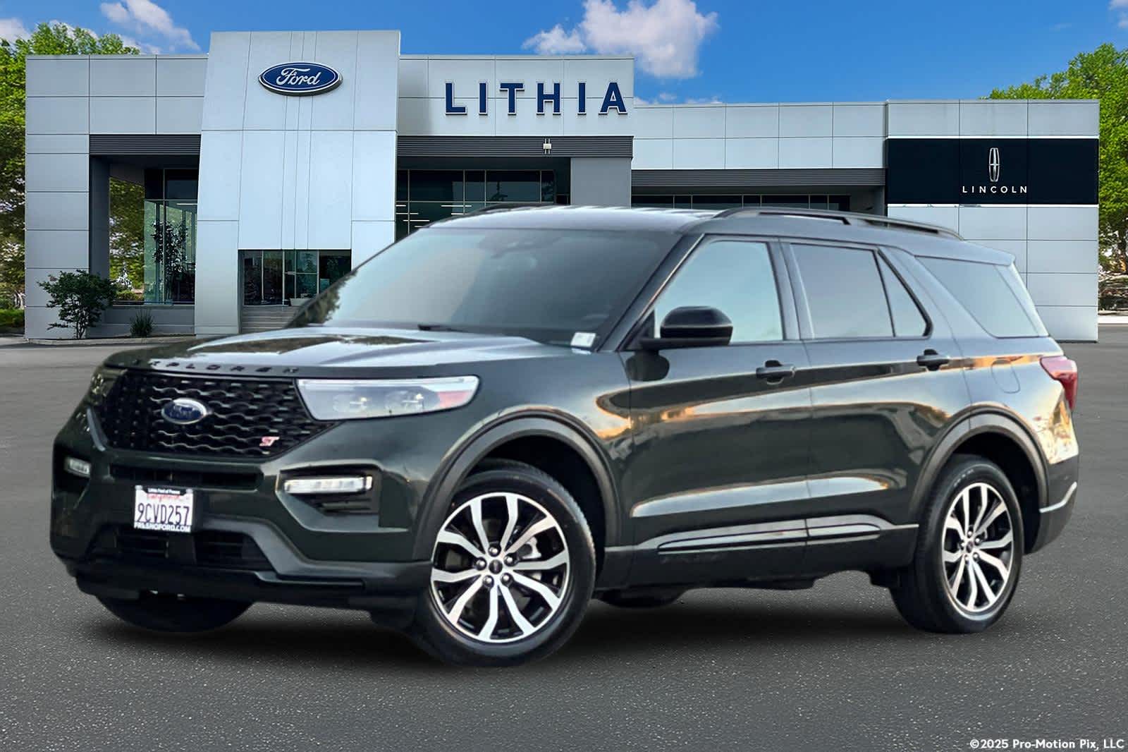 2022 Ford Explorer ST's photo