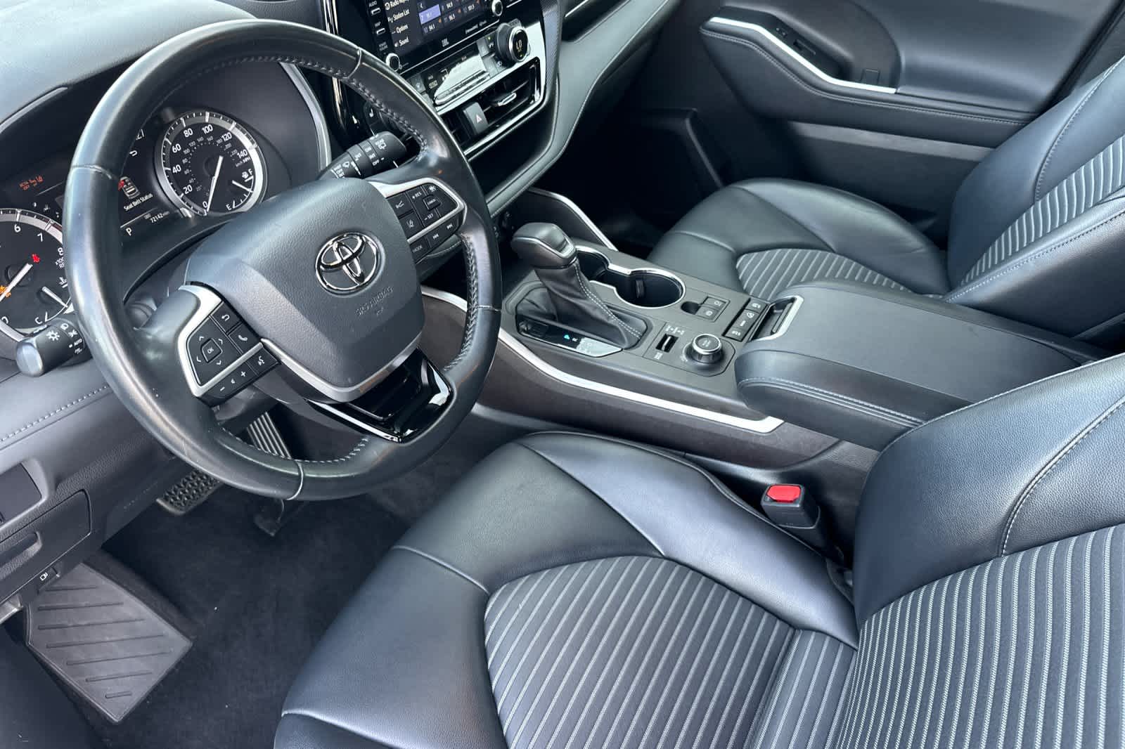 Thumbnail: 2022 Toyota Highlander - 11