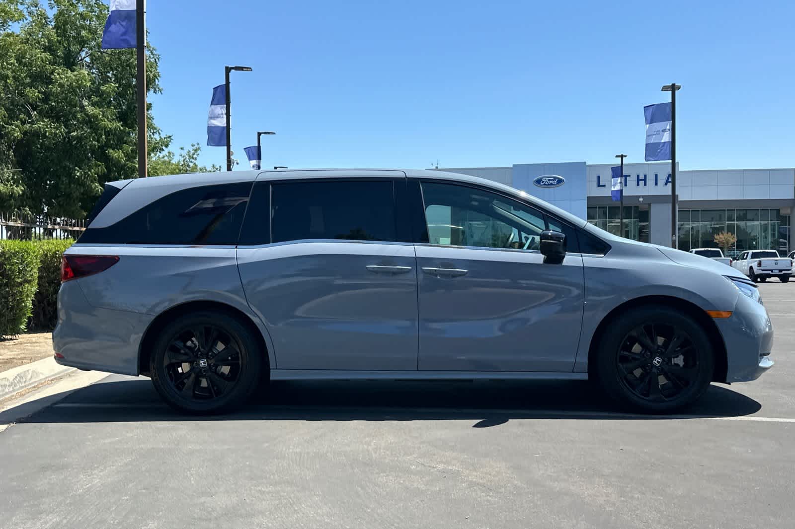 Thumbnail: 2023 Honda Odyssey - 9