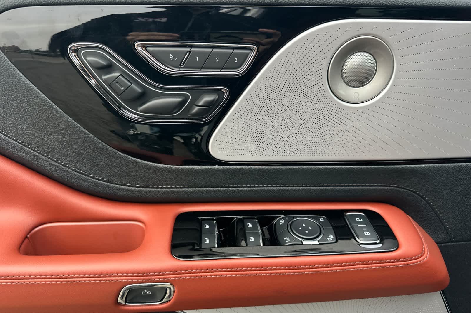 Thumbnail: 2026 Lincoln Aviator - 13