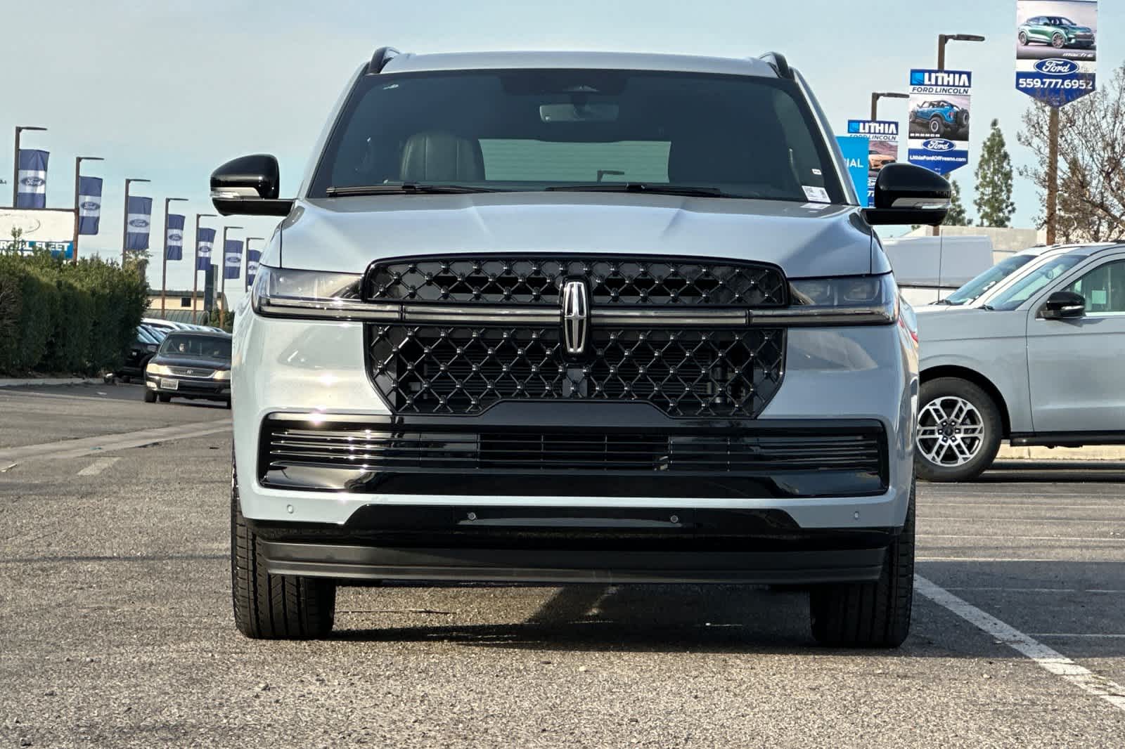 Thumbnail: 2026 Lincoln Navigator L - 11