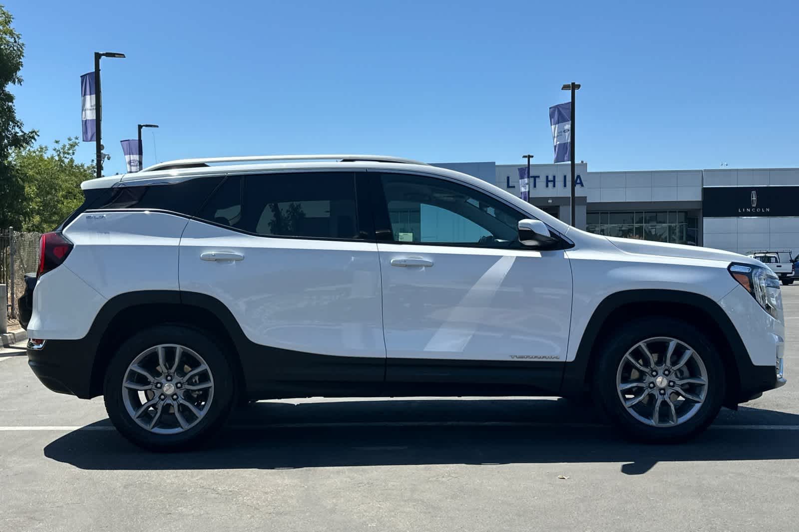 Thumbnail: 2022 GMC Terrain - 8