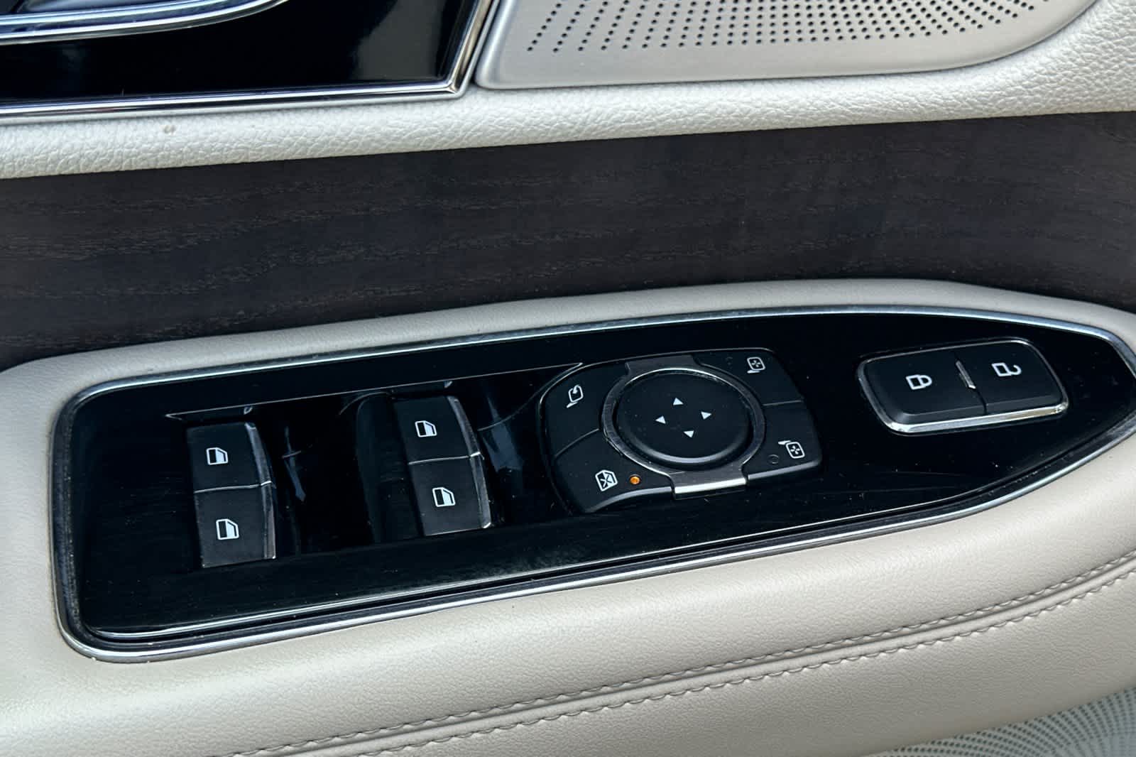 Thumbnail: 2019 Lincoln Navigator L - 13