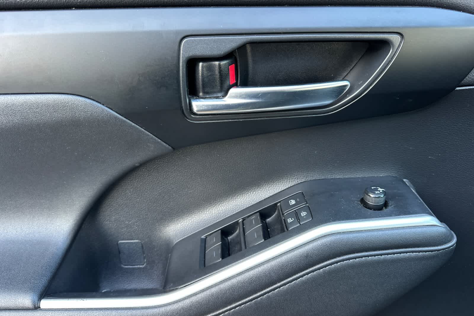 Thumbnail: 2021 Toyota Highlander - 12