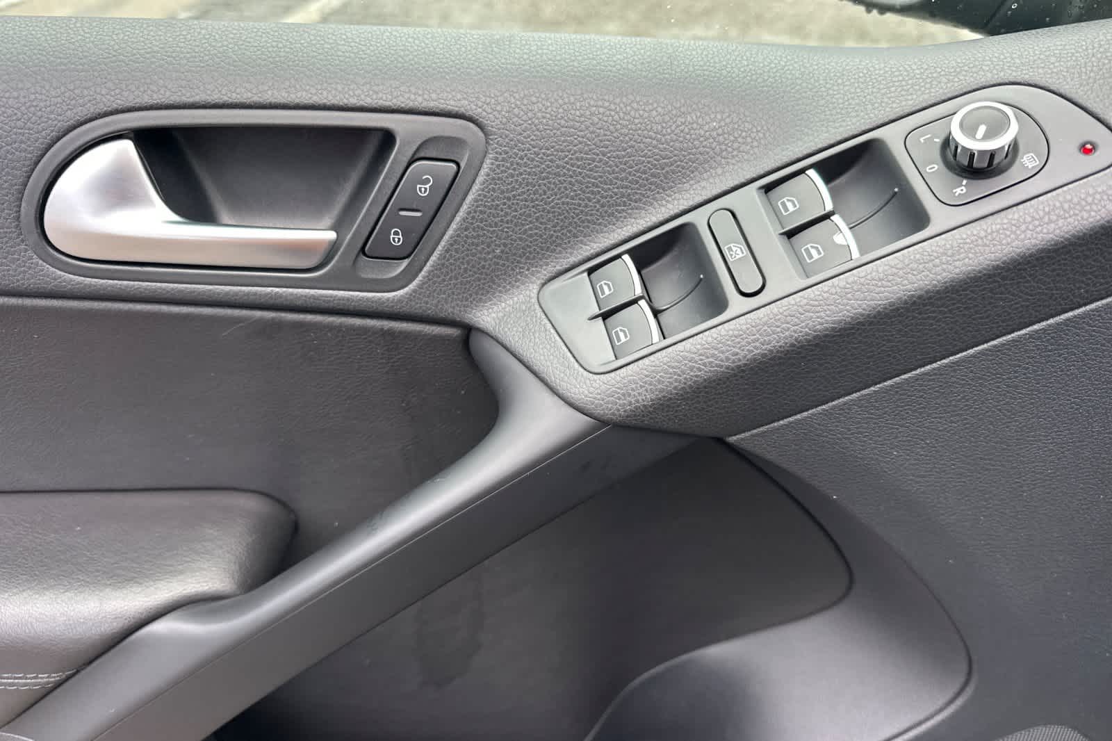 Thumbnail: 2014 Volkswagen Tiguan - 12