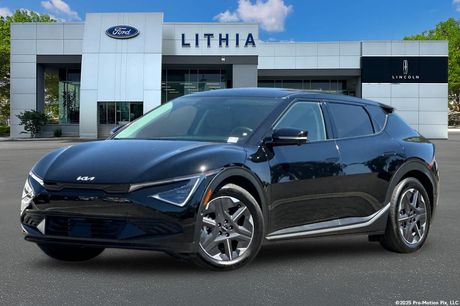 2025 Kia EV6 Light L/R's photo