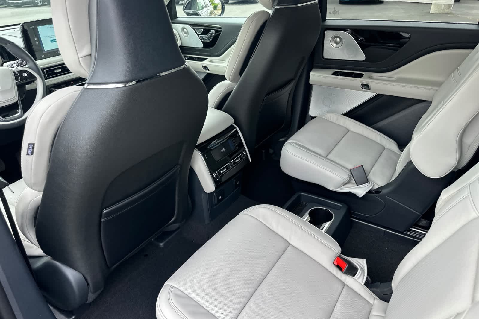 Thumbnail: 2025 Lincoln Aviator - 4