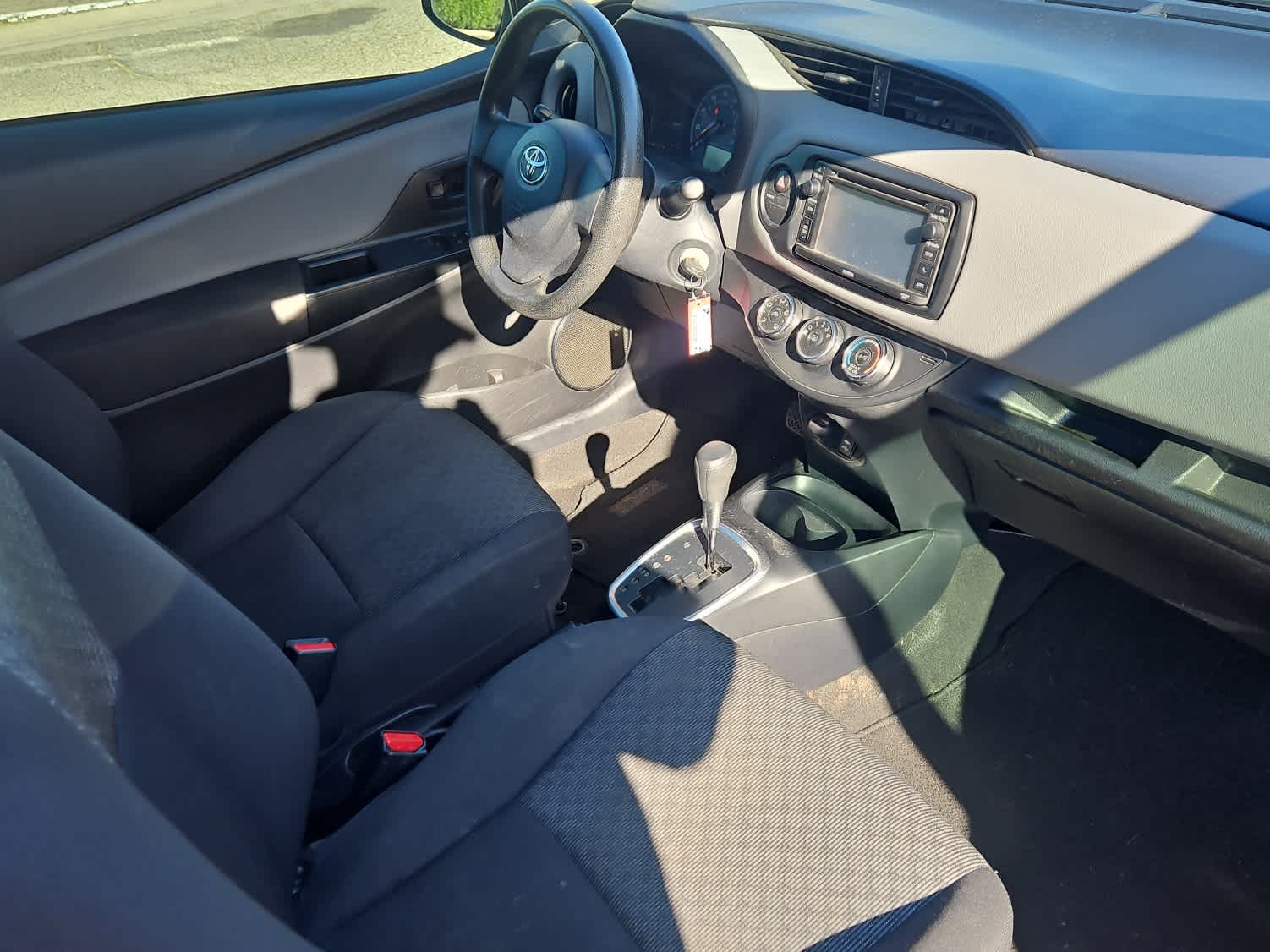 Thumbnail: 2015 Toyota Yaris - 12