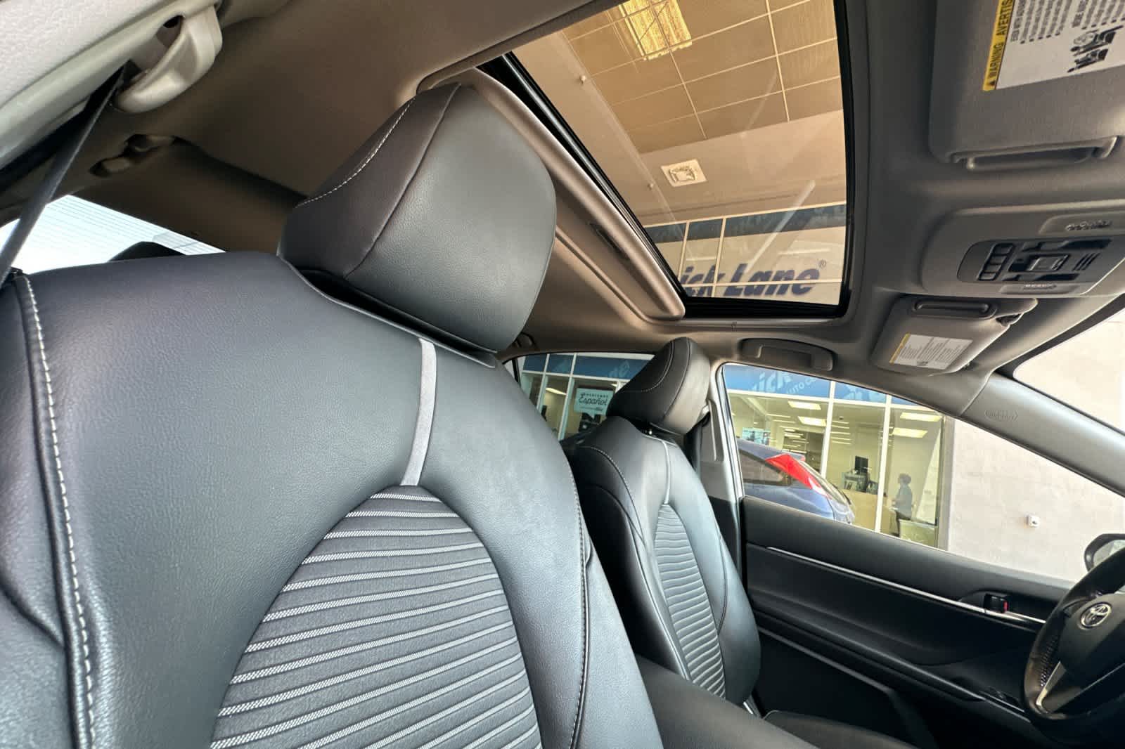 Thumbnail: 2019 Toyota Camry - 17