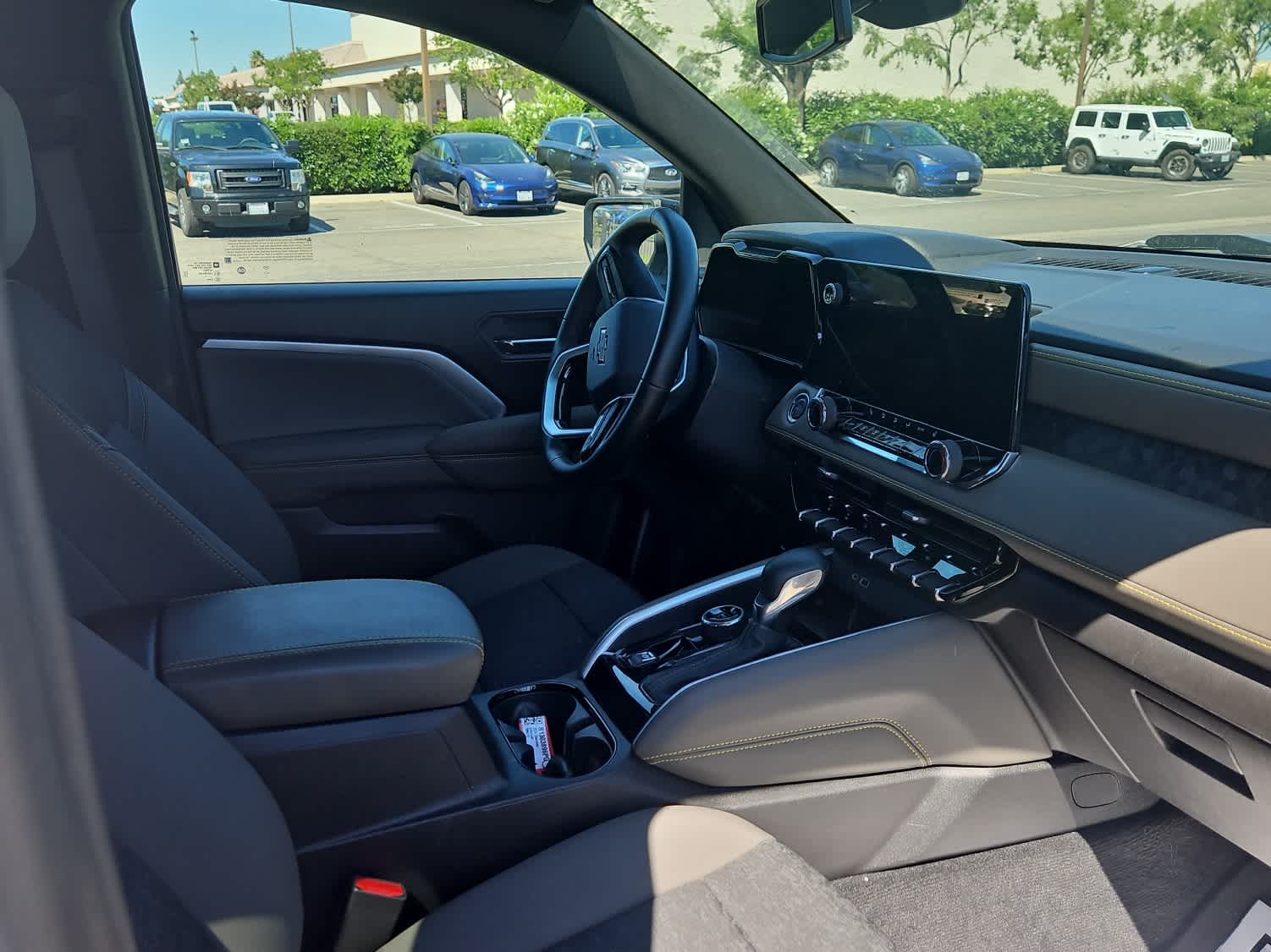 Thumbnail: 2024 Chevrolet Colorado - 13