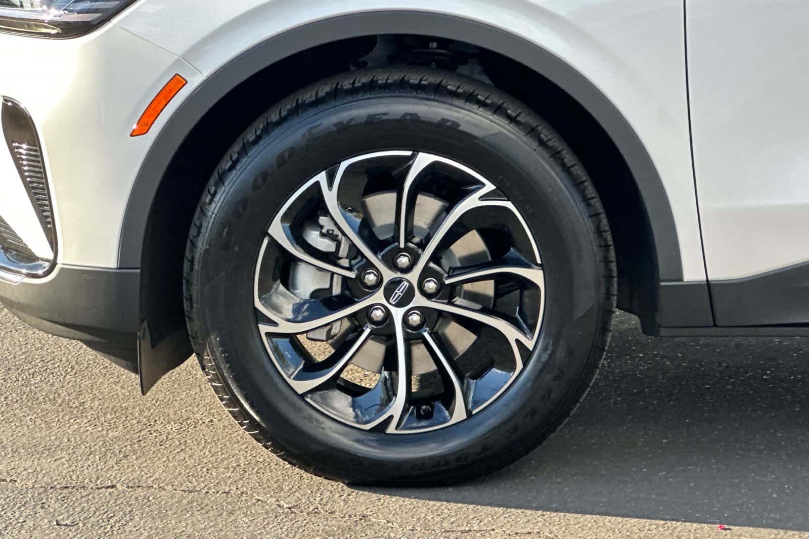 Thumbnail: 2026 Lincoln Nautilus - 25