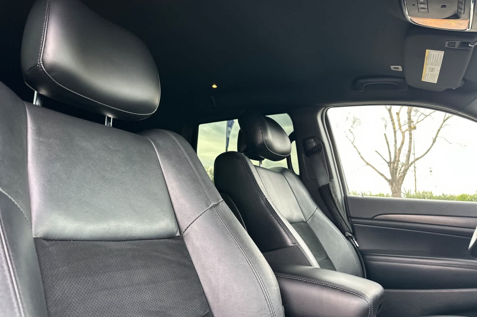 Thumbnail: 2018 Jeep Grand Cherokee - 17