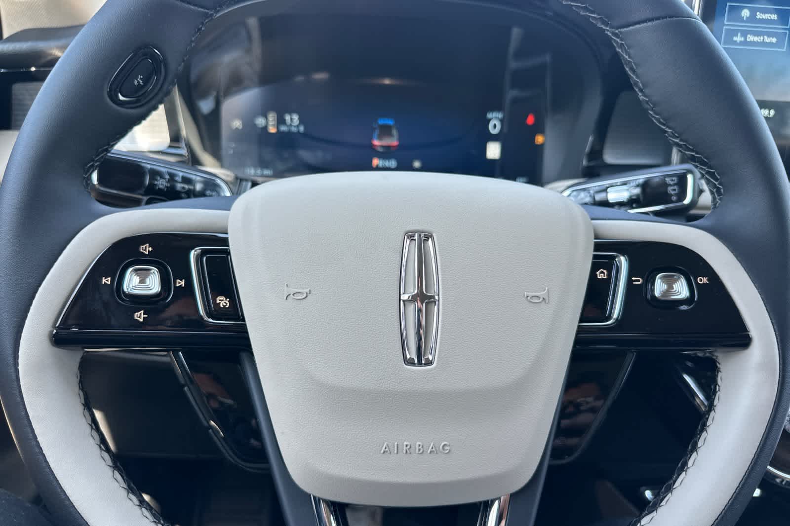 Thumbnail: 2025 Lincoln Corsair - 25