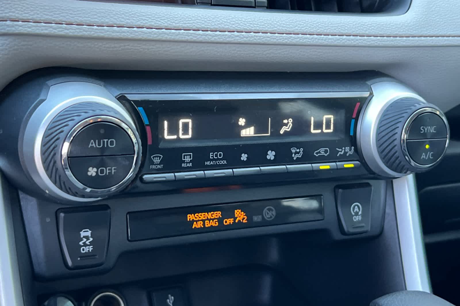 Thumbnail: 2020 Toyota RAV4 - 19