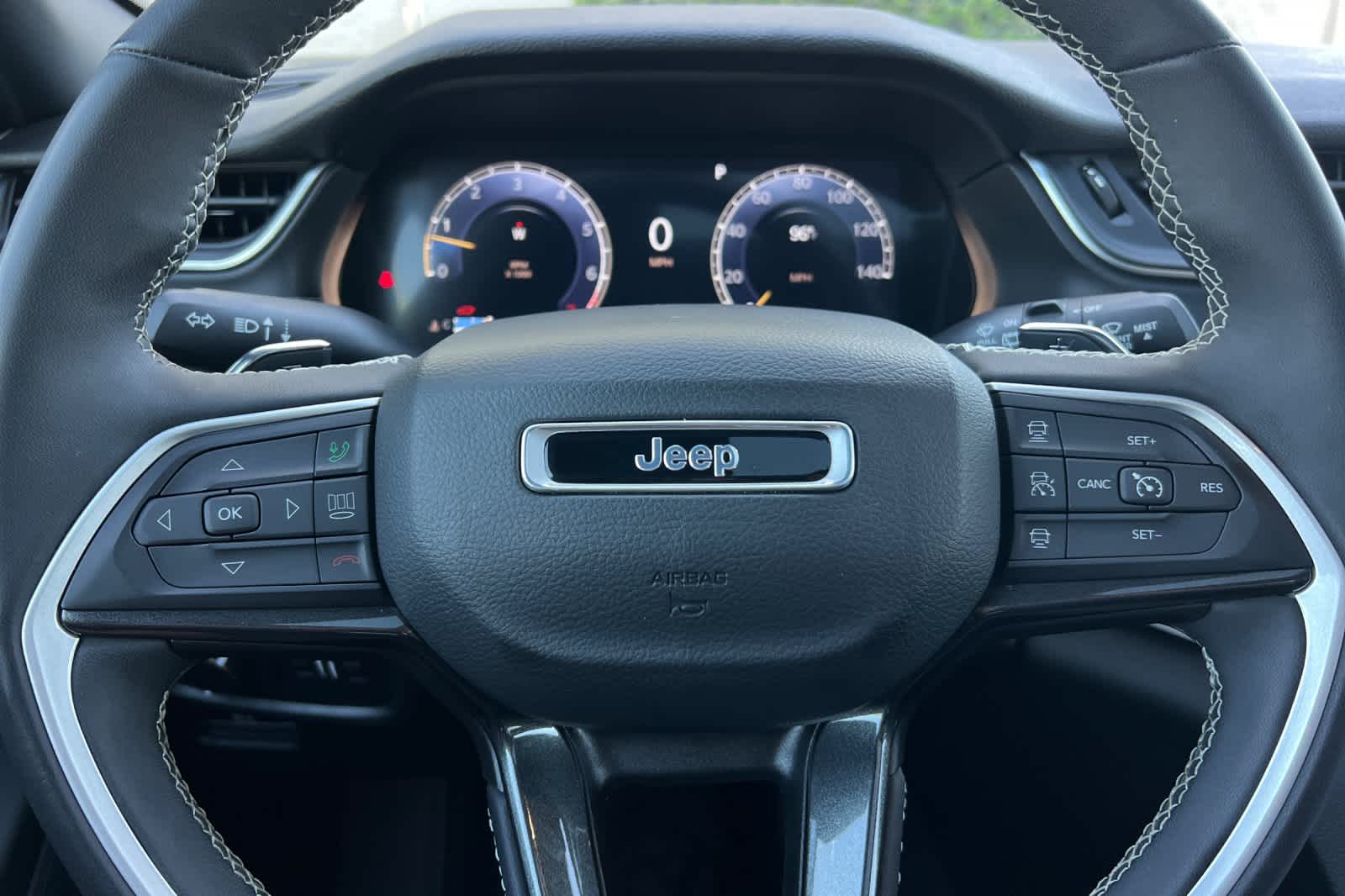 Thumbnail: 2023 Jeep Grand Cherokee - 23